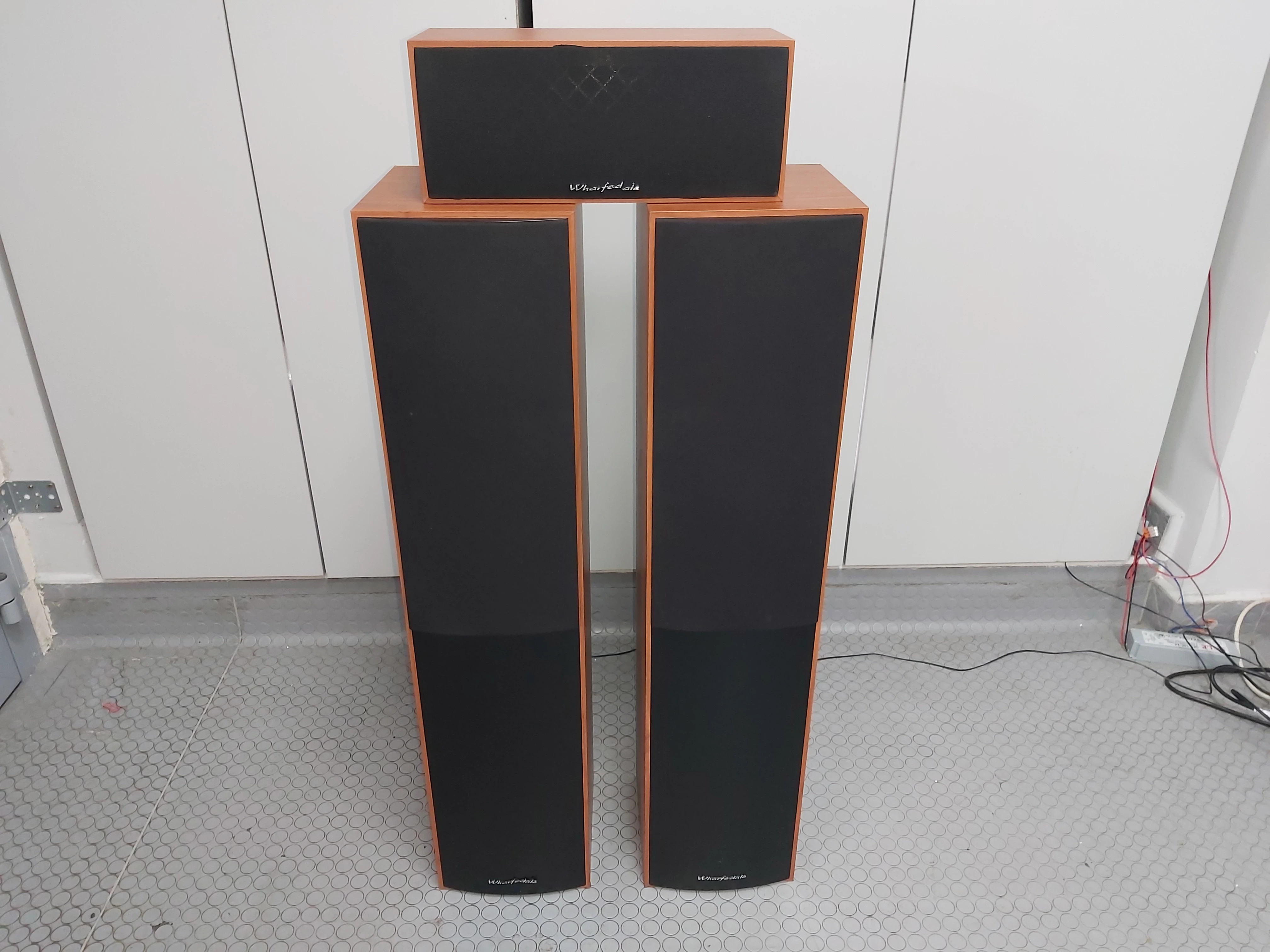 2-kolumny-wharfedale-crystal-2-40-centralny-stan-uzywany