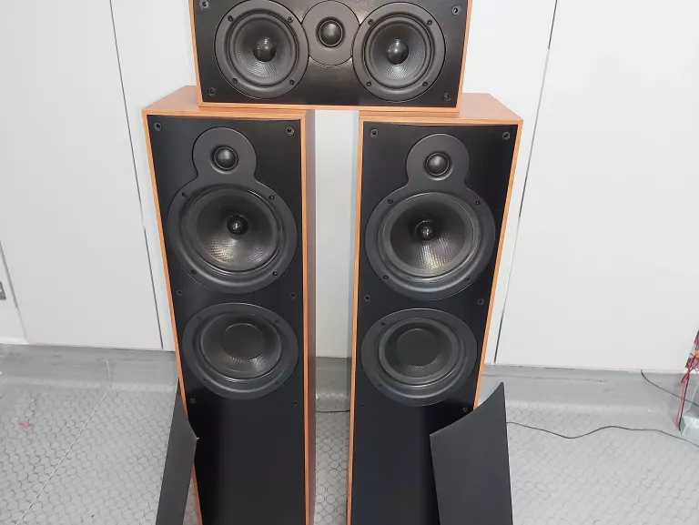 2-kolumny-wharfedale-crystal-2-40-centralny-slowackiego-17-katowice