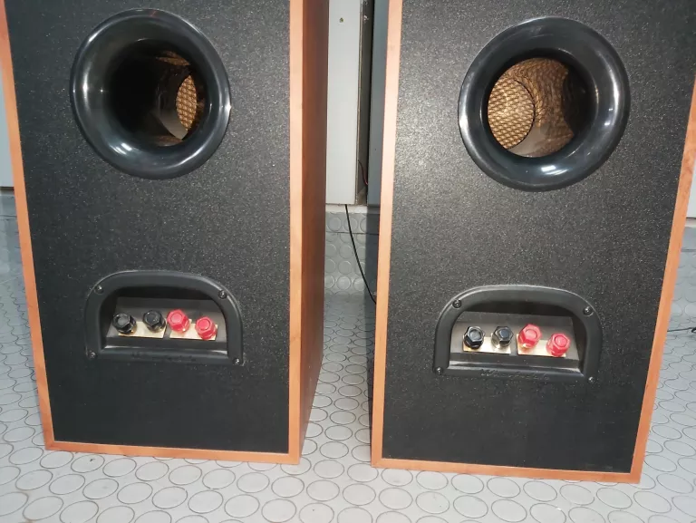 2-kolumny-wharfedale-crystal-2-40-centralny-model-crystal-2-40