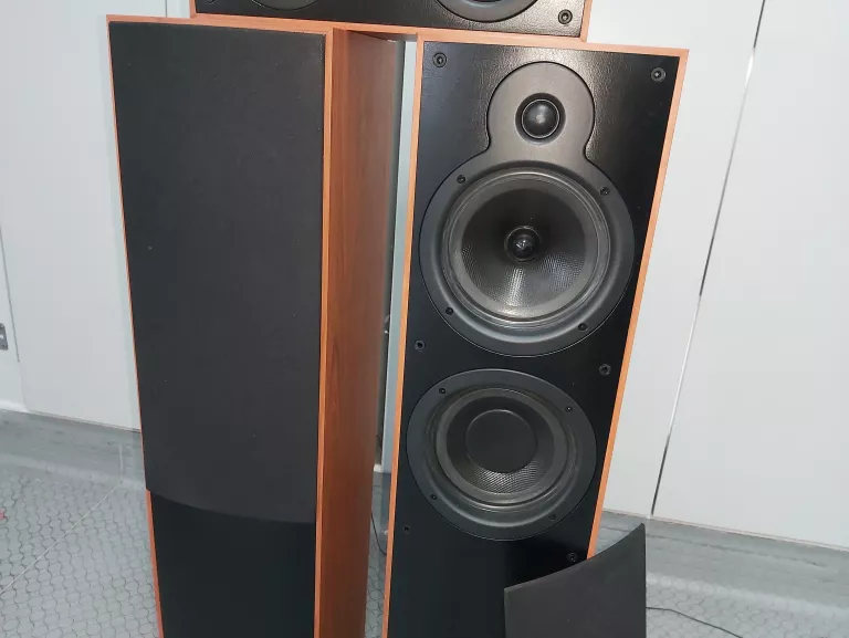 2-kolumny-wharfedale-crystal-2-40-centralny-rodzaj-podlogowe