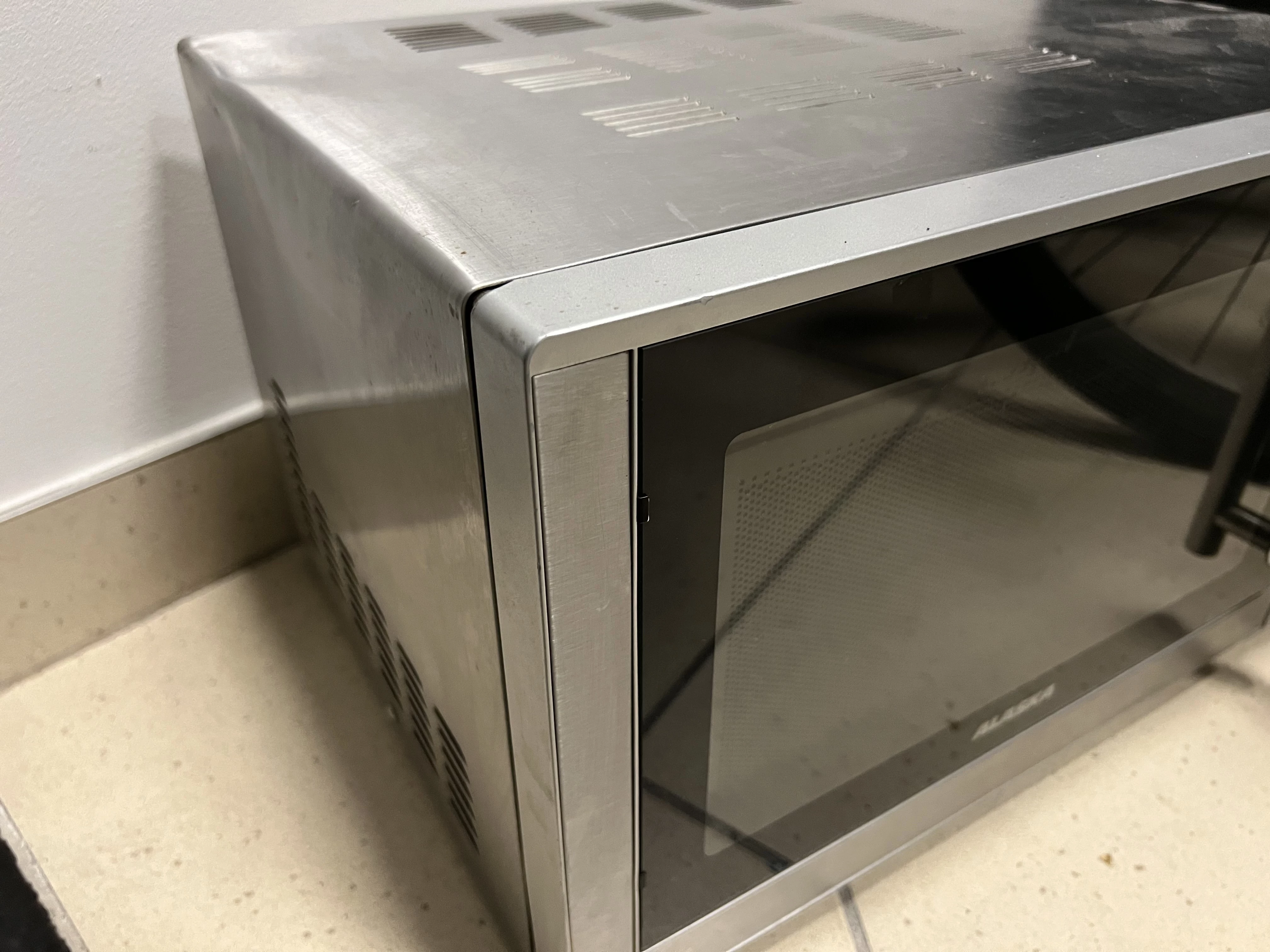 kuchenka-mikrofalowa-alaska-mwd-2925gc-stan-uzywany