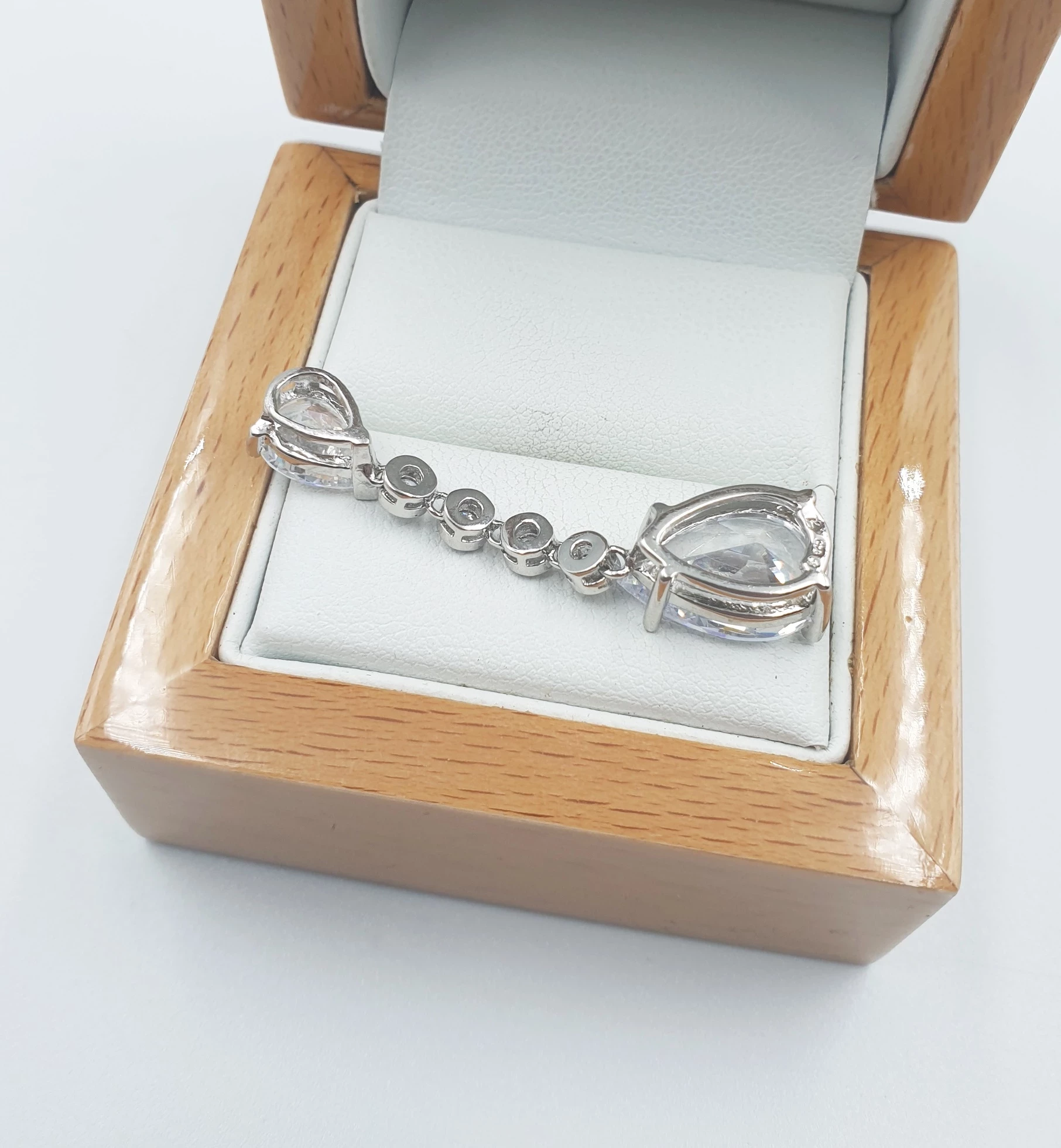 srebrna-zawieszka-z-krysztalami-544gr-p925-stan-11323-2