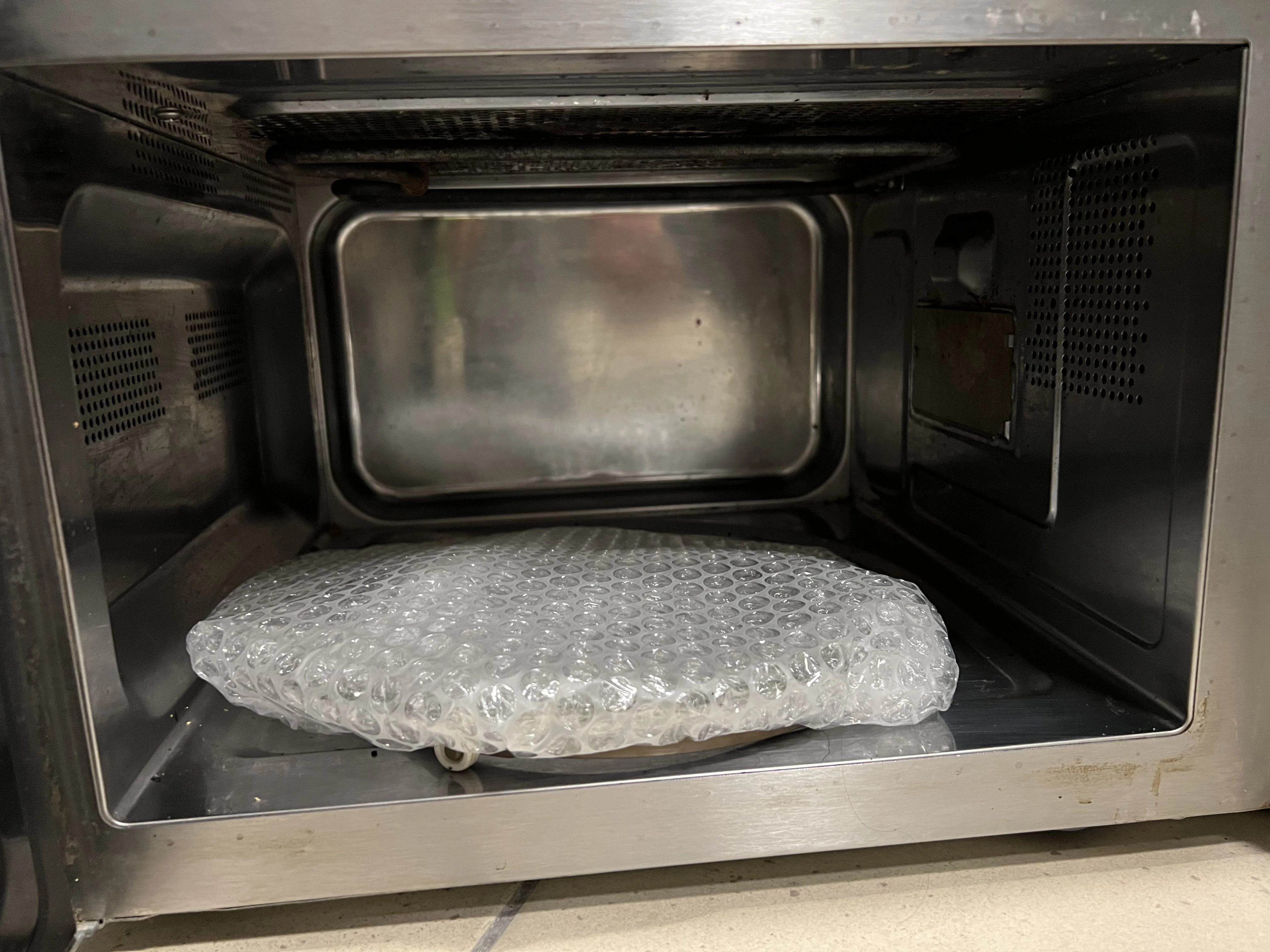 kuchenka-mikrofalowa-alaska-mwd-2925gc-kolor-dominujacy-srebrnyszary