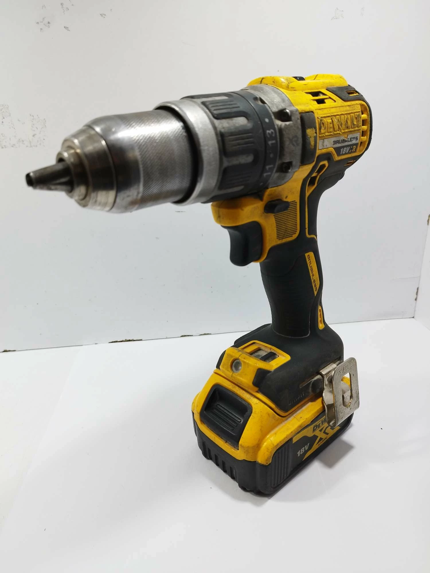 wiertarko-wkretarka-dewalt-dcd796-czytaj-napiecie-v-18-v