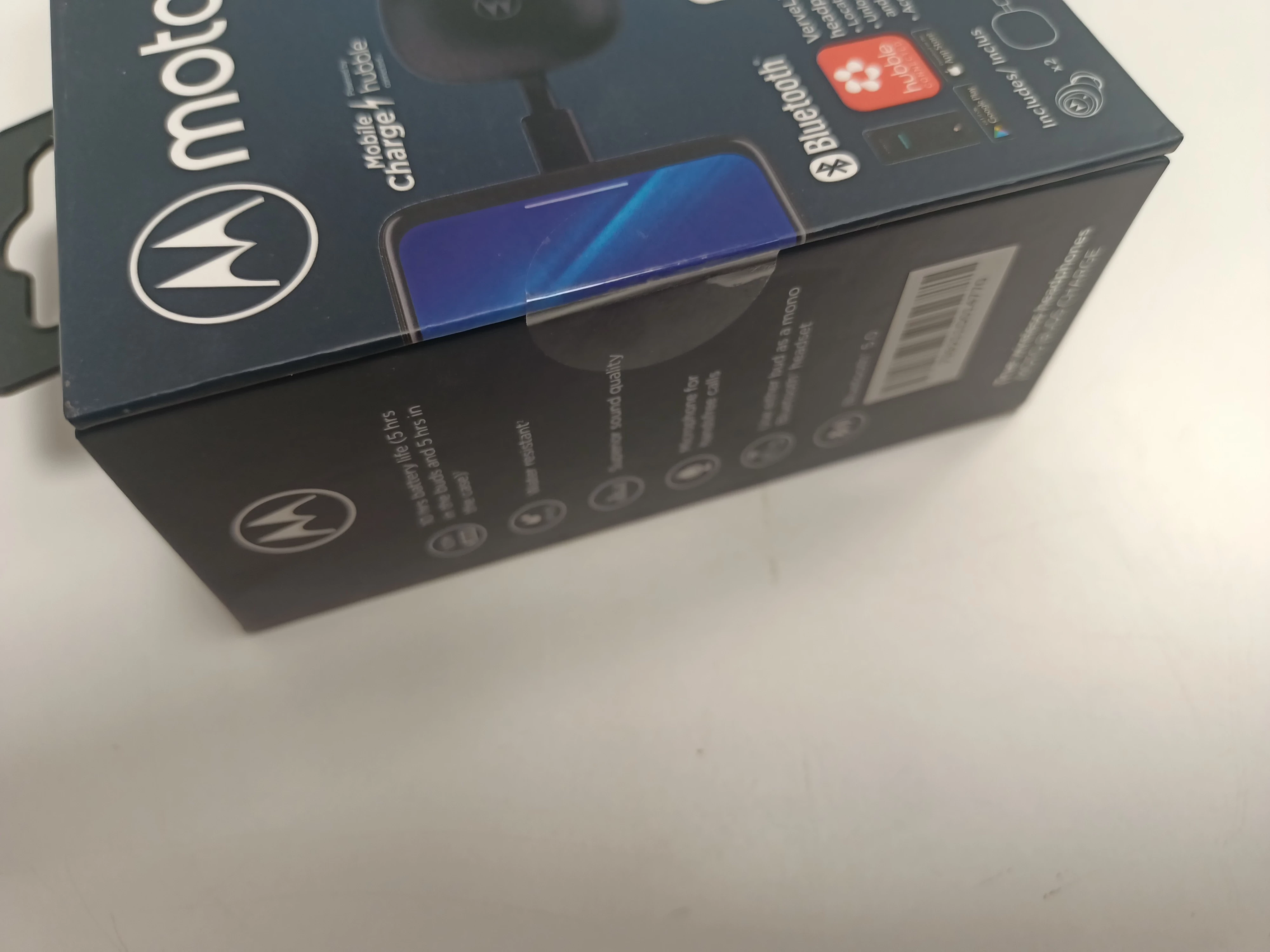 jak-nowe-sluchawki-motorola-moto-buds-charge-kolor-dominujacy-czarny