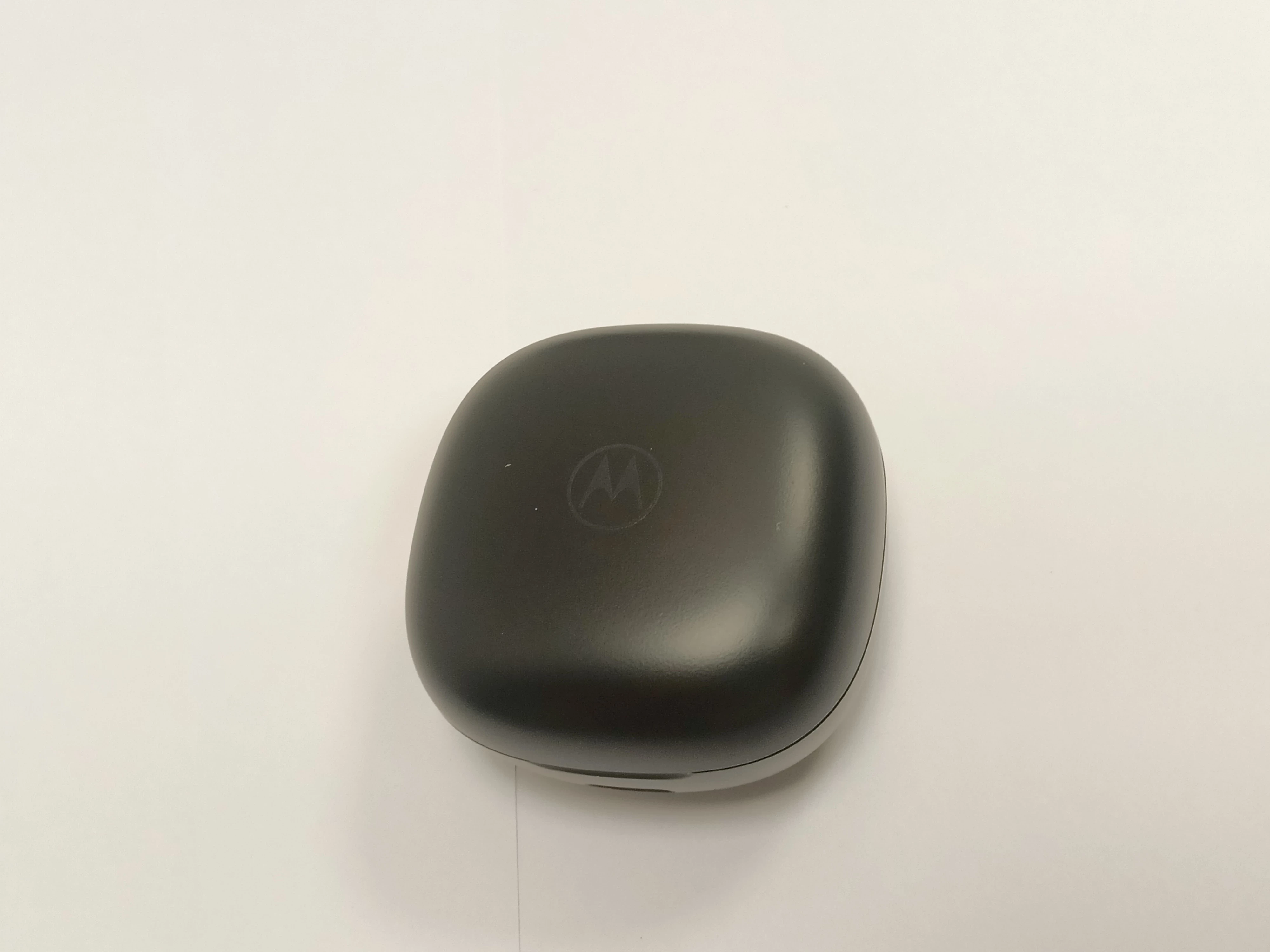 jak-nowe-sluchawki-motorola-moto-buds-charge-kolor-dominujacy-czarny