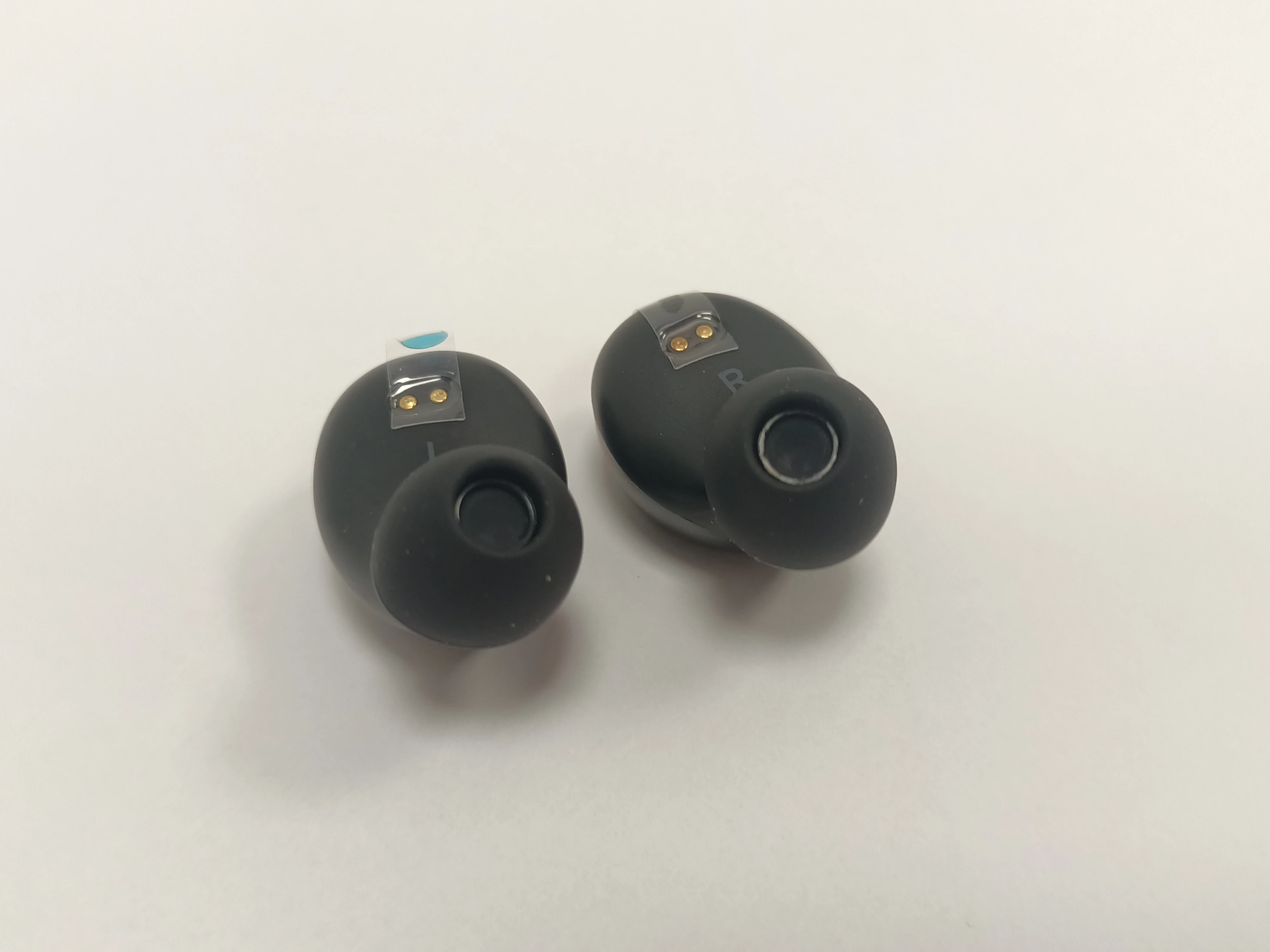 jak-nowe-sluchawki-motorola-moto-buds-charge-model-moto-buds-charge