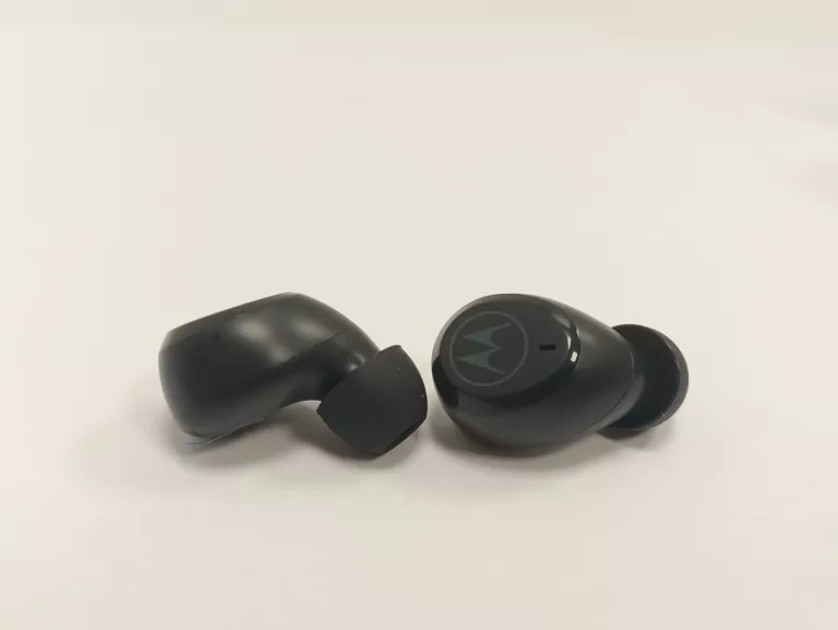 jak-nowe-sluchawki-motorola-moto-buds-charge-product-id-3ee6fedb-2b91-4ef6-ba84-5e9a3768a0ff