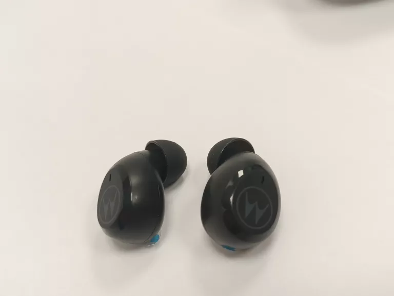 jak-nowe-sluchawki-motorola-moto-buds-charge-stan-powystawowy