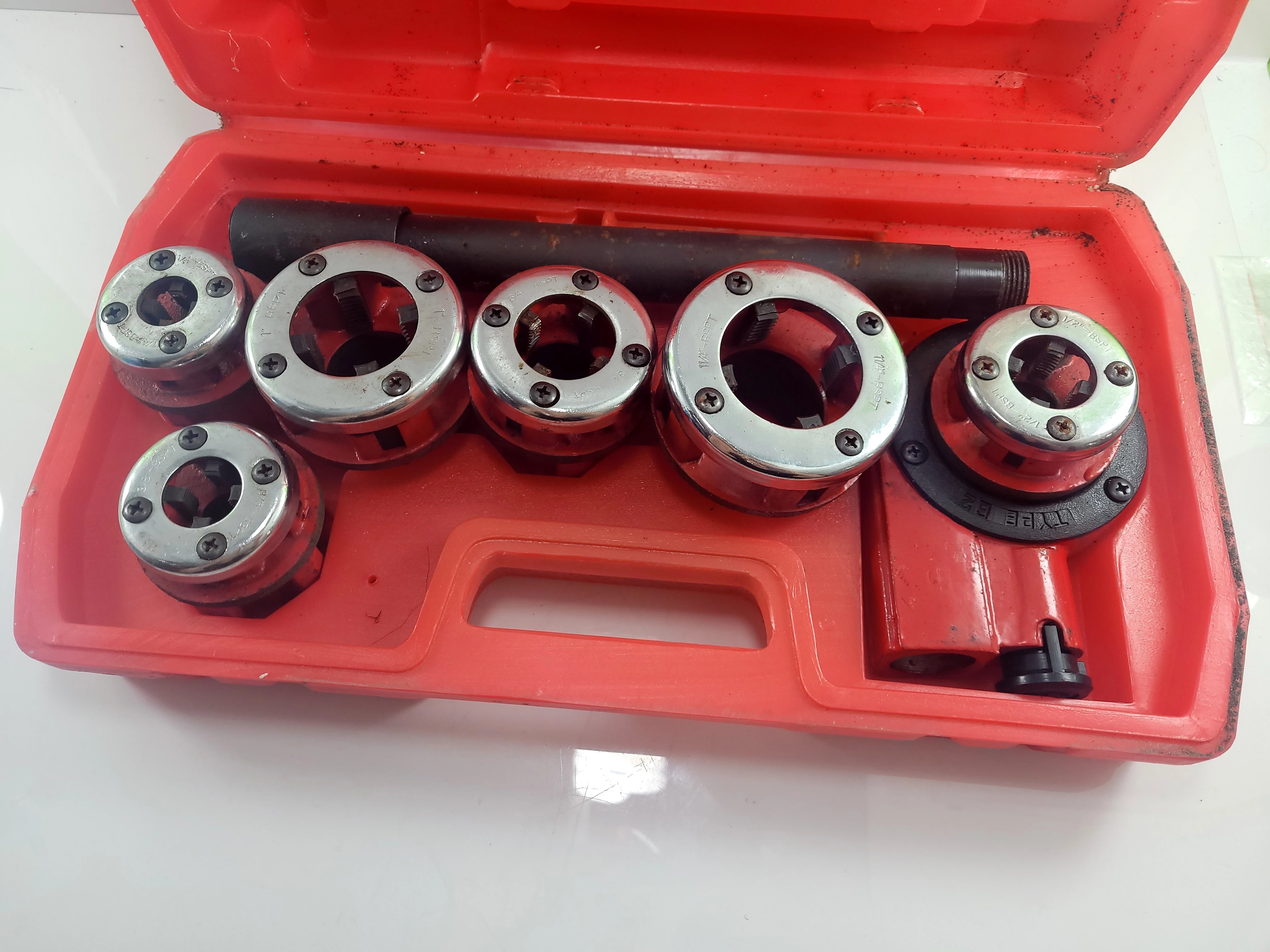 gwintownica-hydrauliczna-czerwona-walizka-marka-silver