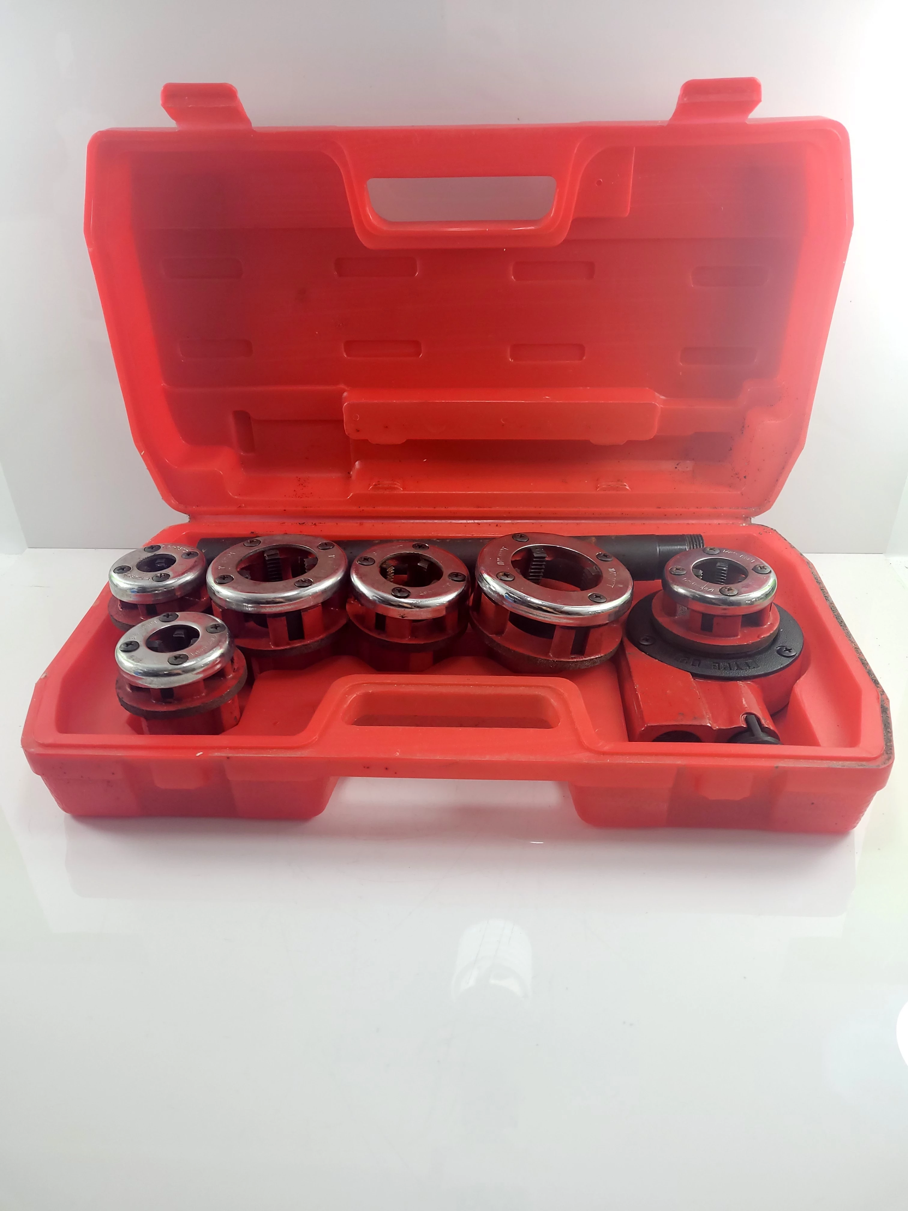 gwintownica-hydrauliczna-czerwona-walizka-dabrowskiego-493-poznan-ska-x