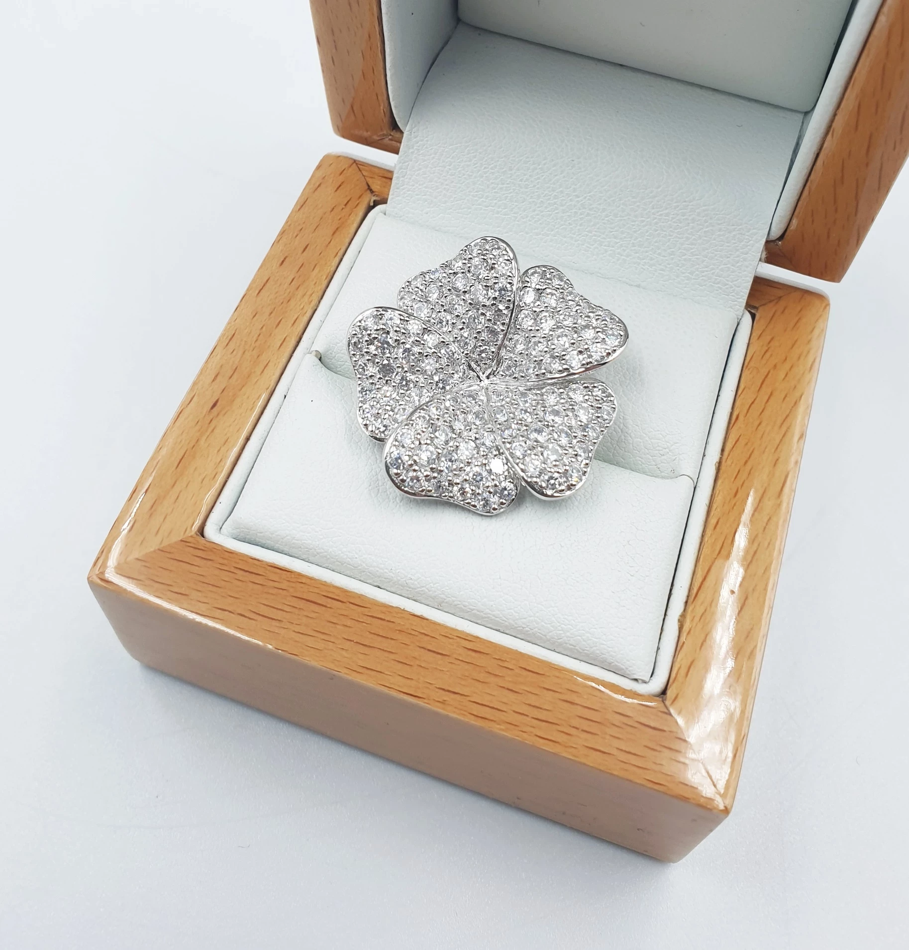 srebrna-broszka-z-krysztalami-718gr-p925-ean-gtin-8000045687985