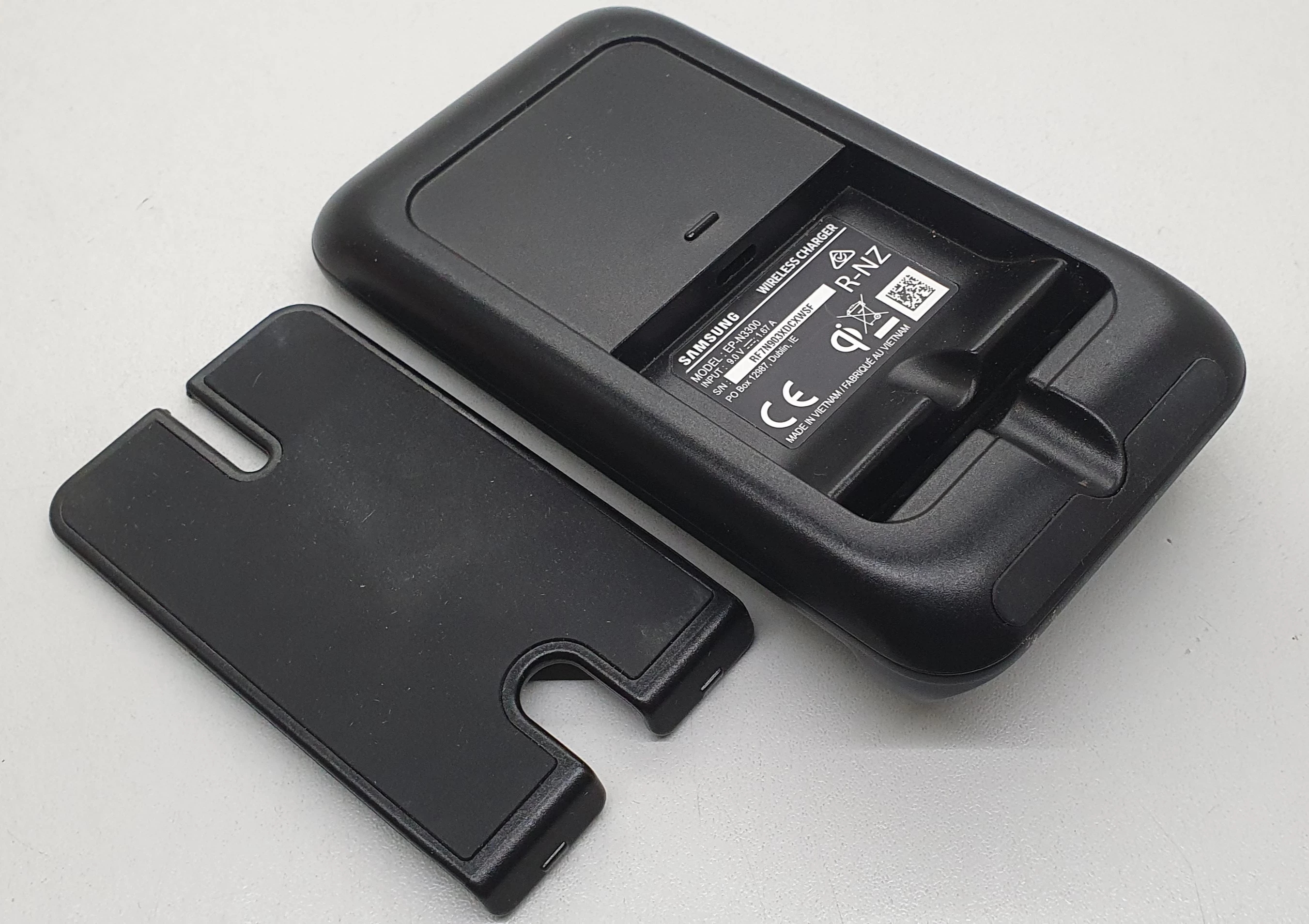 ladowarka-indukcyjna-samsung-ep-n3300-marka-samsung