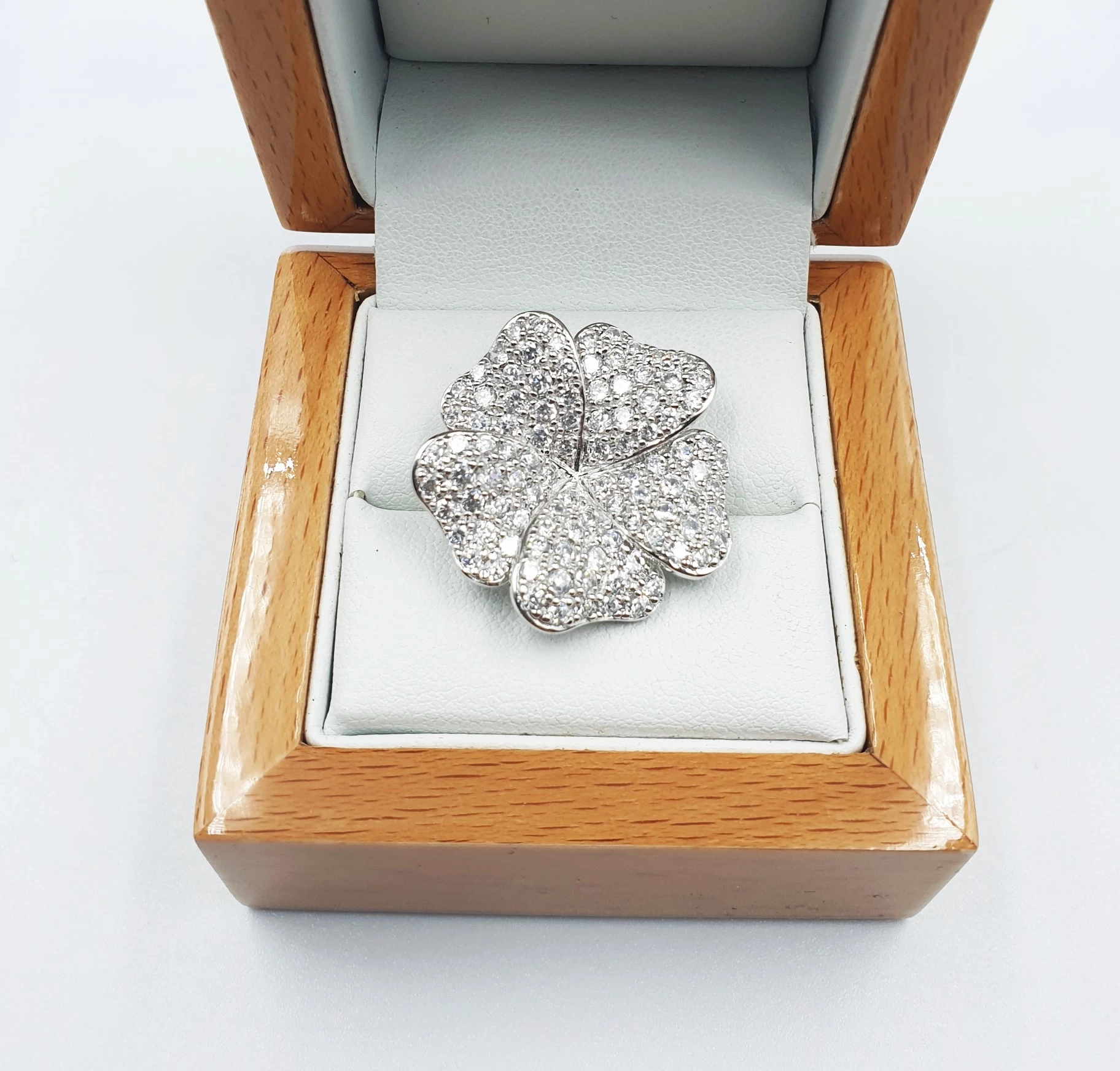 srebrna-broszka-z-krysztalami-718gr-p925-radosna-38-wroclaw