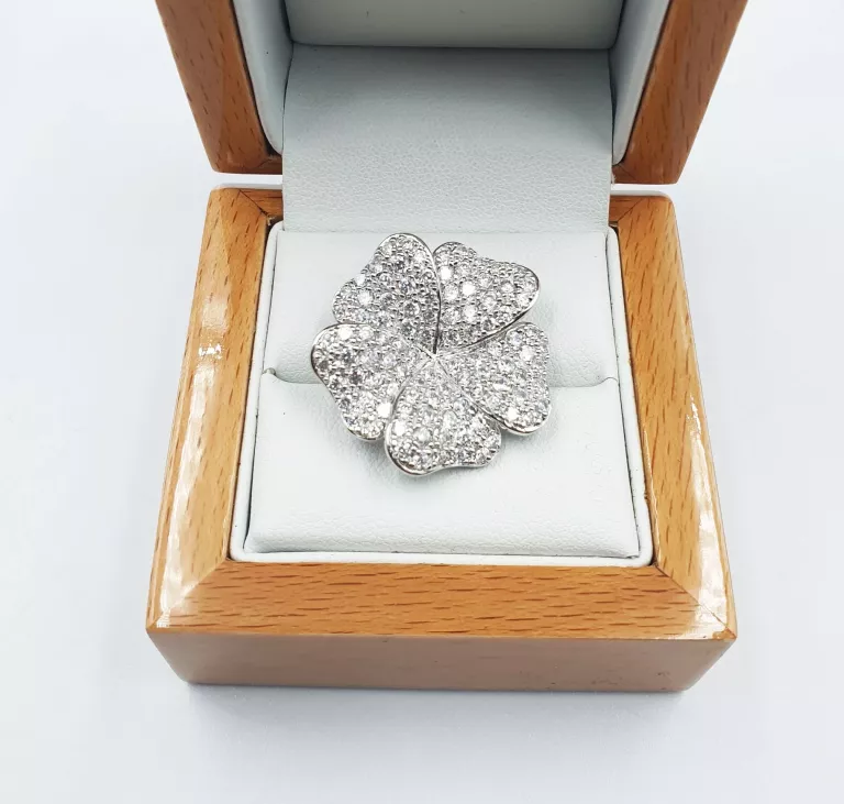 srebrna-broszka-z-krysztalami-718gr-p925-komandorska-147-wroclaw