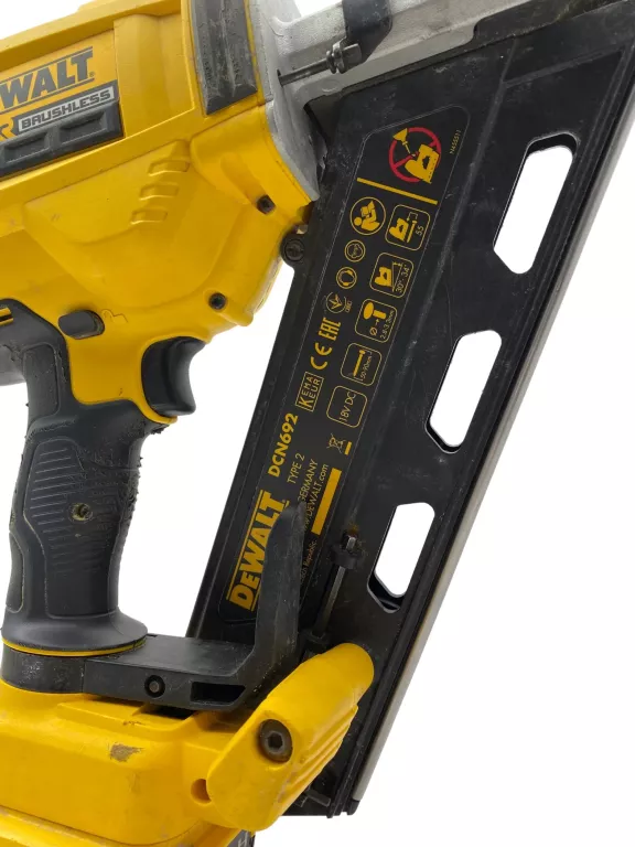 USZKODZONA GWOŹDZIARKA AKUMULATOROWA DEWALT DCN69
