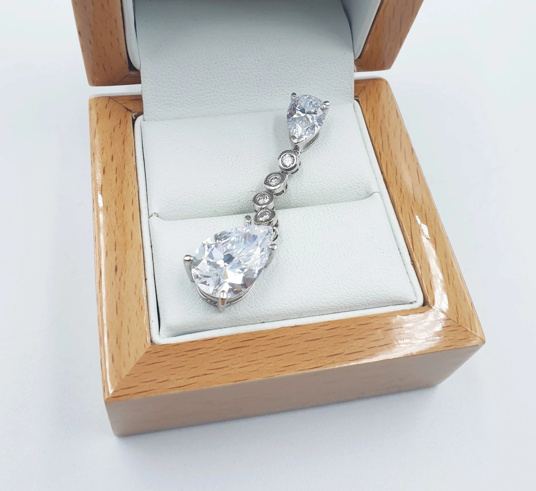 srebrna-zawieszka-z-krysztalami-556gr-p925-ean-gtin-5905220400843