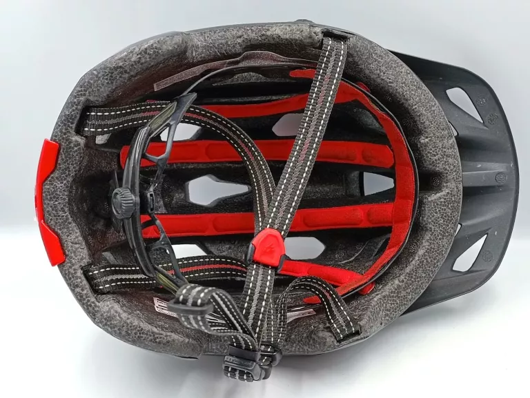 kask-bluegrass-golden-eyes-l-58-63cm-kolor-czarny