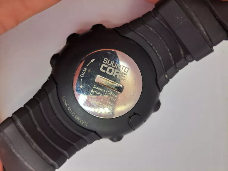 zegarek-suunto-core-kompasbarometrwysokosciom-stan-uzywany