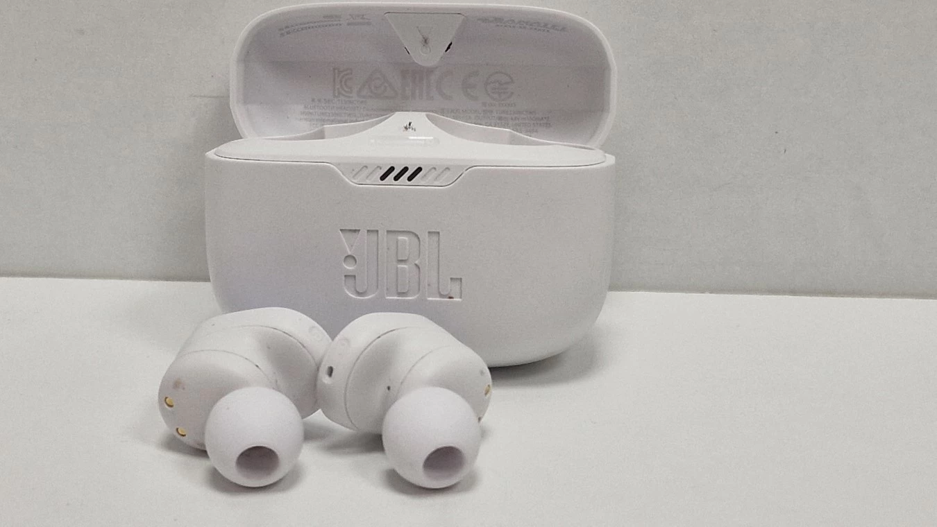 sluchawki-jbl-tune-130nc-tws-marka-jbl