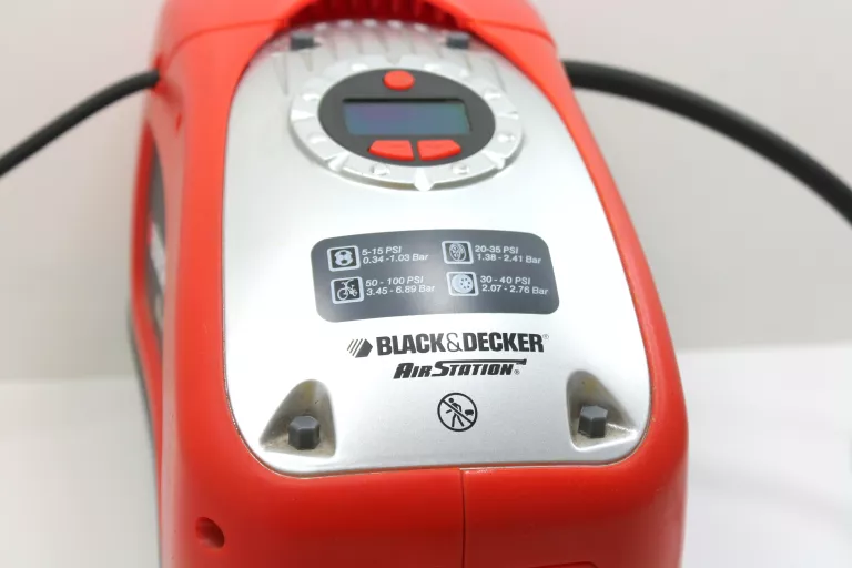 KOMPRESOR SPRĘŻARKA POMPKA BLACK AND DECKER ASI30