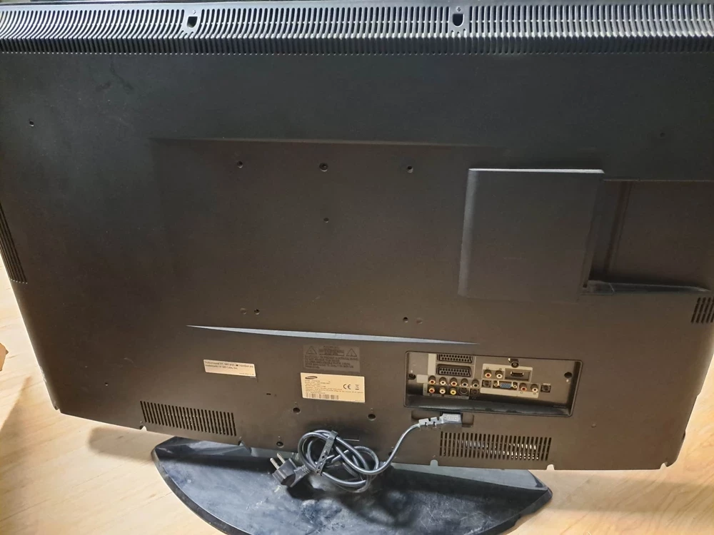 telewizor-samsung-le37s52b-pilot-kod-producenta-le37s71b