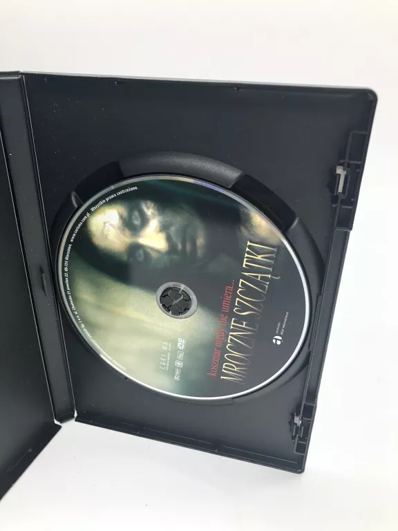 film-dvd-mroczne-szczatki-tytul-mroczne-szczatki
