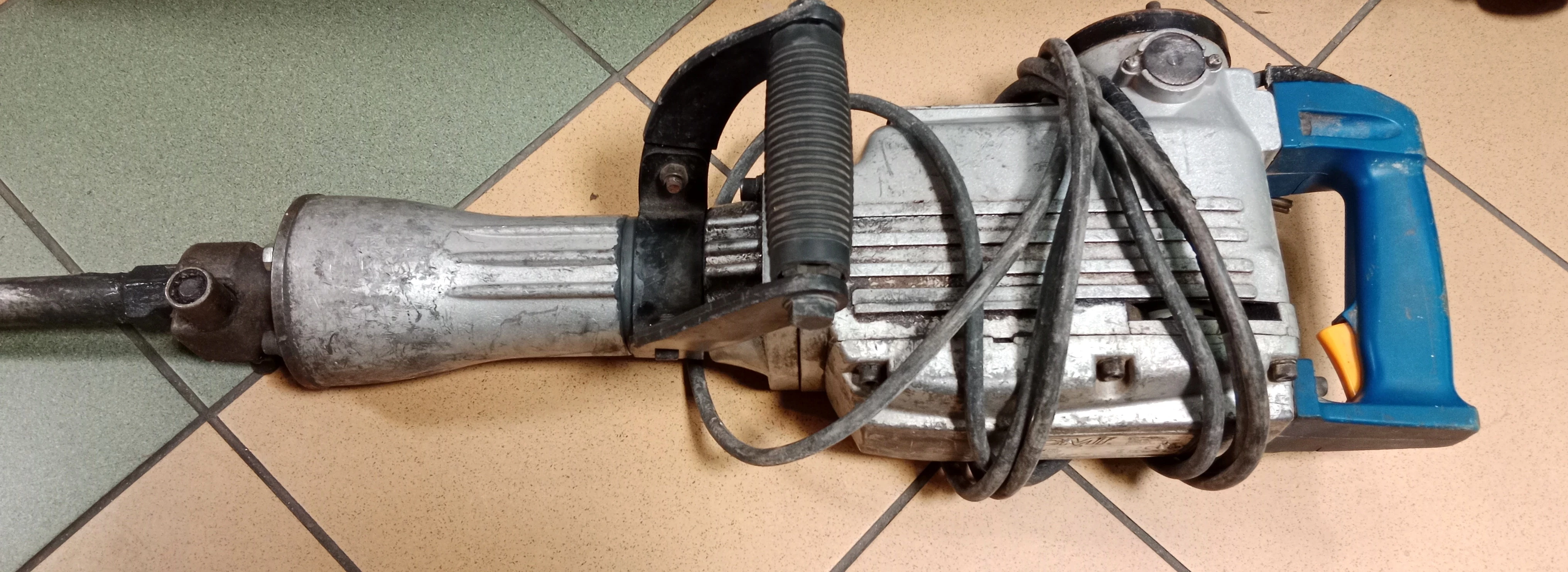 mlot-wyburzeniowy-cmi-1400-w-energia-udaru-45