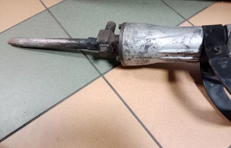 mlot-wyburzeniowy-cmi-1400-w-marka-cmi