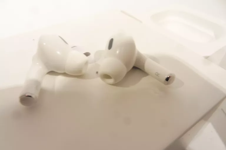 AIRPODS PRO 2 ETUI BIAŁE PUDEŁKO A2700 VNH435HQ27