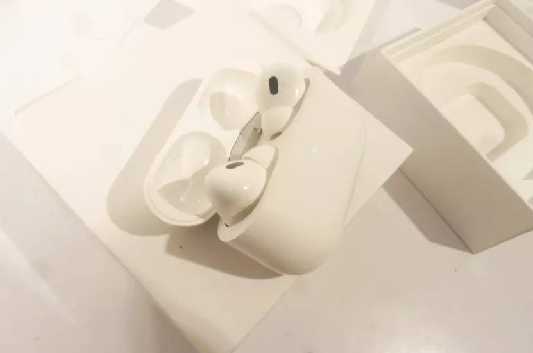 AIRPODS PRO 2 ETUI BIAŁE PUDEŁKO A2700 VNH435HQ27