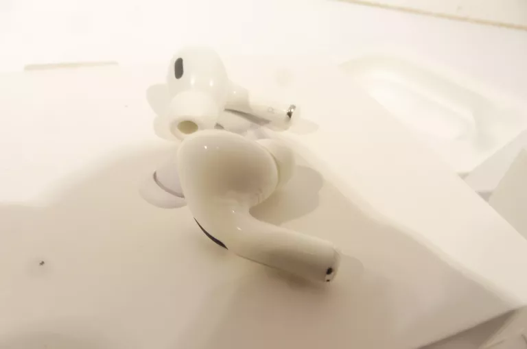 AIRPODS PRO 2 ETUI BIAŁE PUDEŁKO A2700 VNH435HQ27