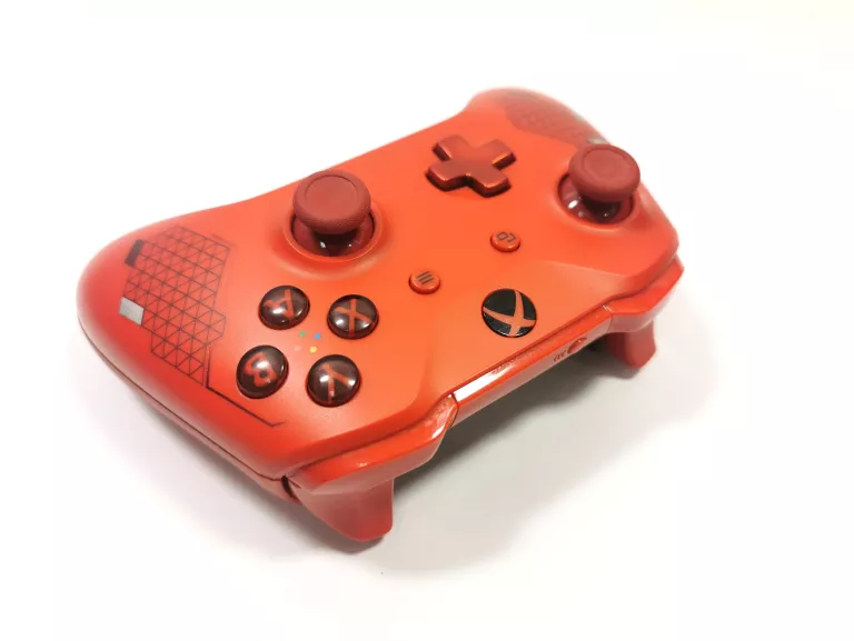 pad-xbox-one-czerwony-uszkodzony-stan-uzywany
