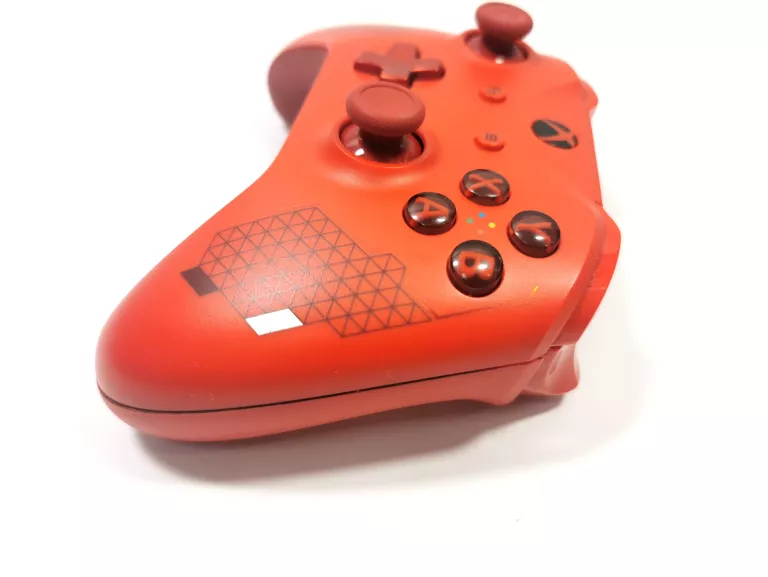 pad-xbox-one-czerwony-uszkodzony-kolor-czerwony