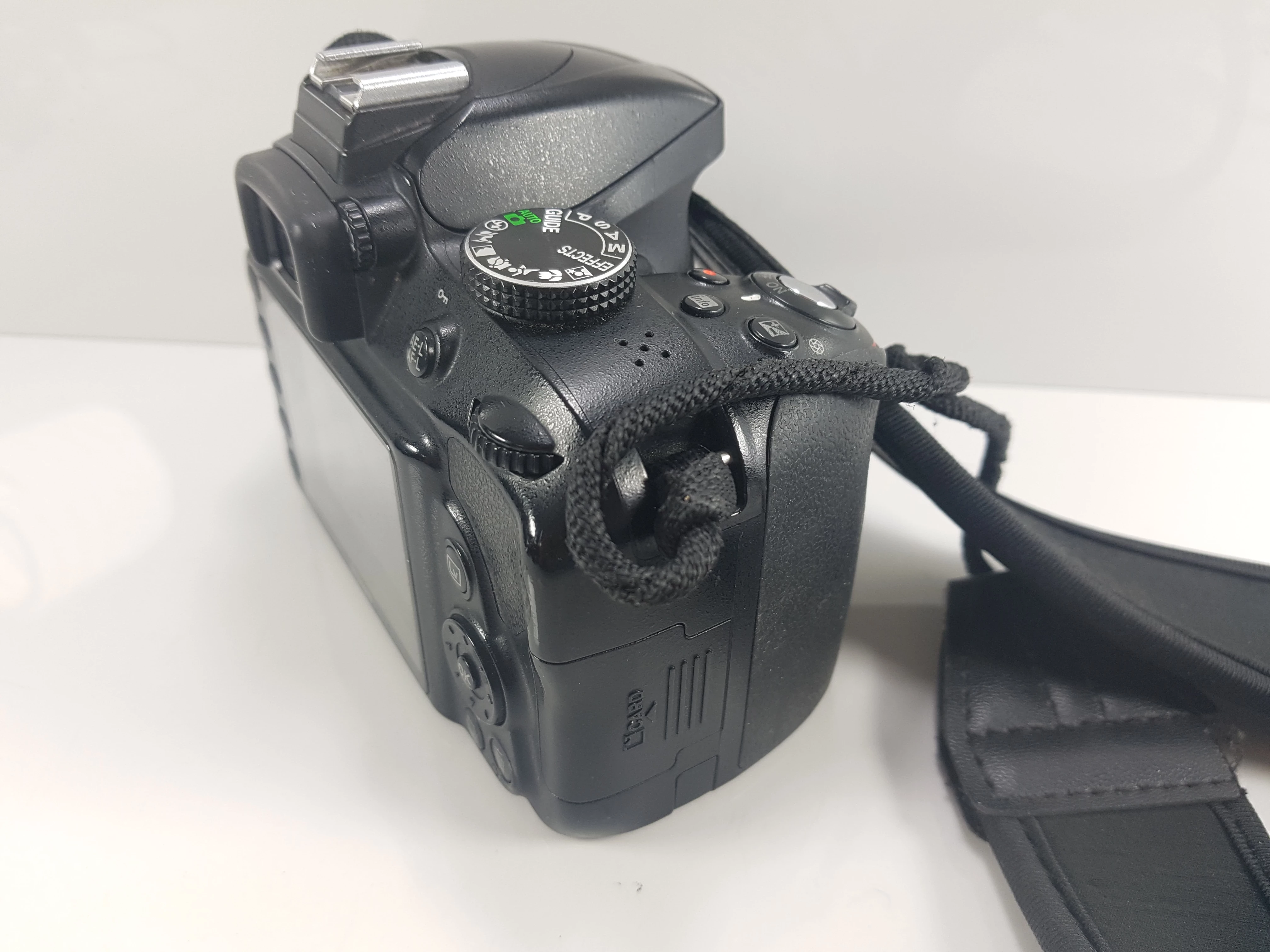 aparat-nikon-d3300-w-zestawie-korpus