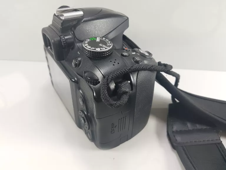 aparat-nikon-d3300-w-zestawie-korpus