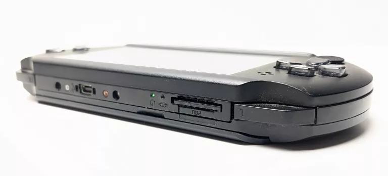 konsola-playstation-portable-e1004-z-ladowarka-stan-uzywany