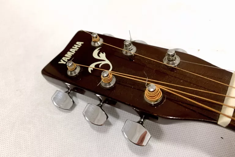GITARA YAMAHA F310 + FUTERAŁ POOBIJANA