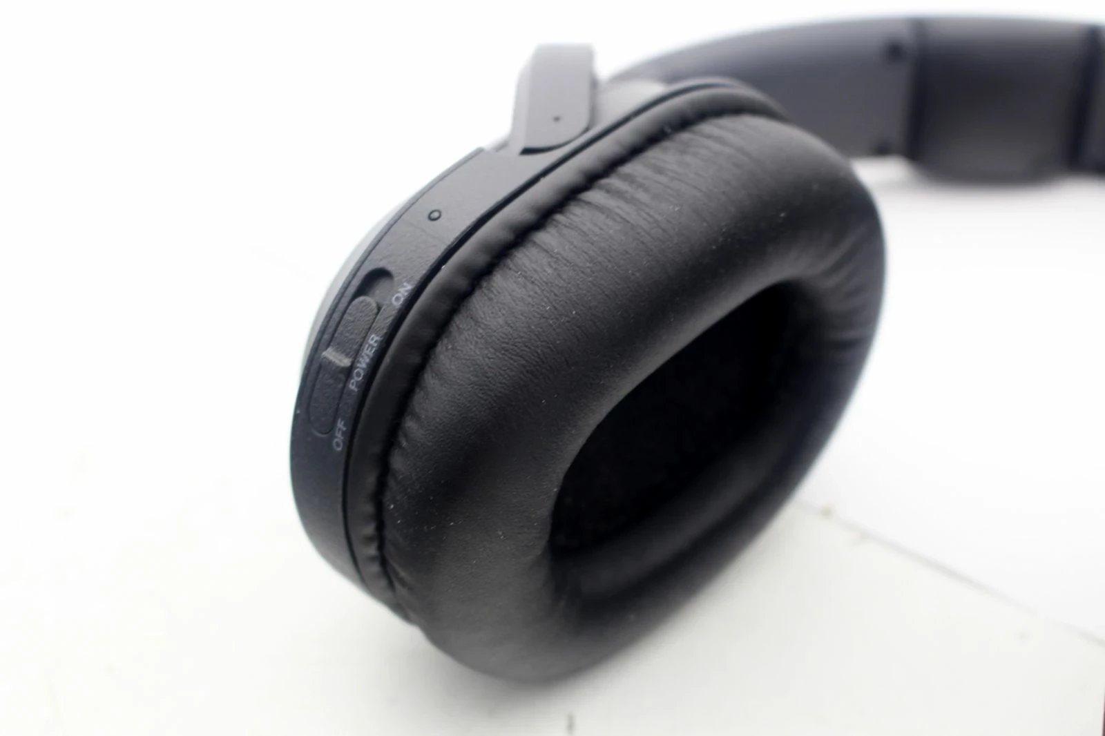 sluchawki-radiowe-bezprzewodowe-sony-mdr-rf895r-model-mdr-rf895rk