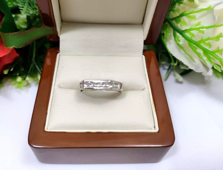 piekny-srebrny-pierscionek-r12-244g-925-ean-gtin-5902921142560