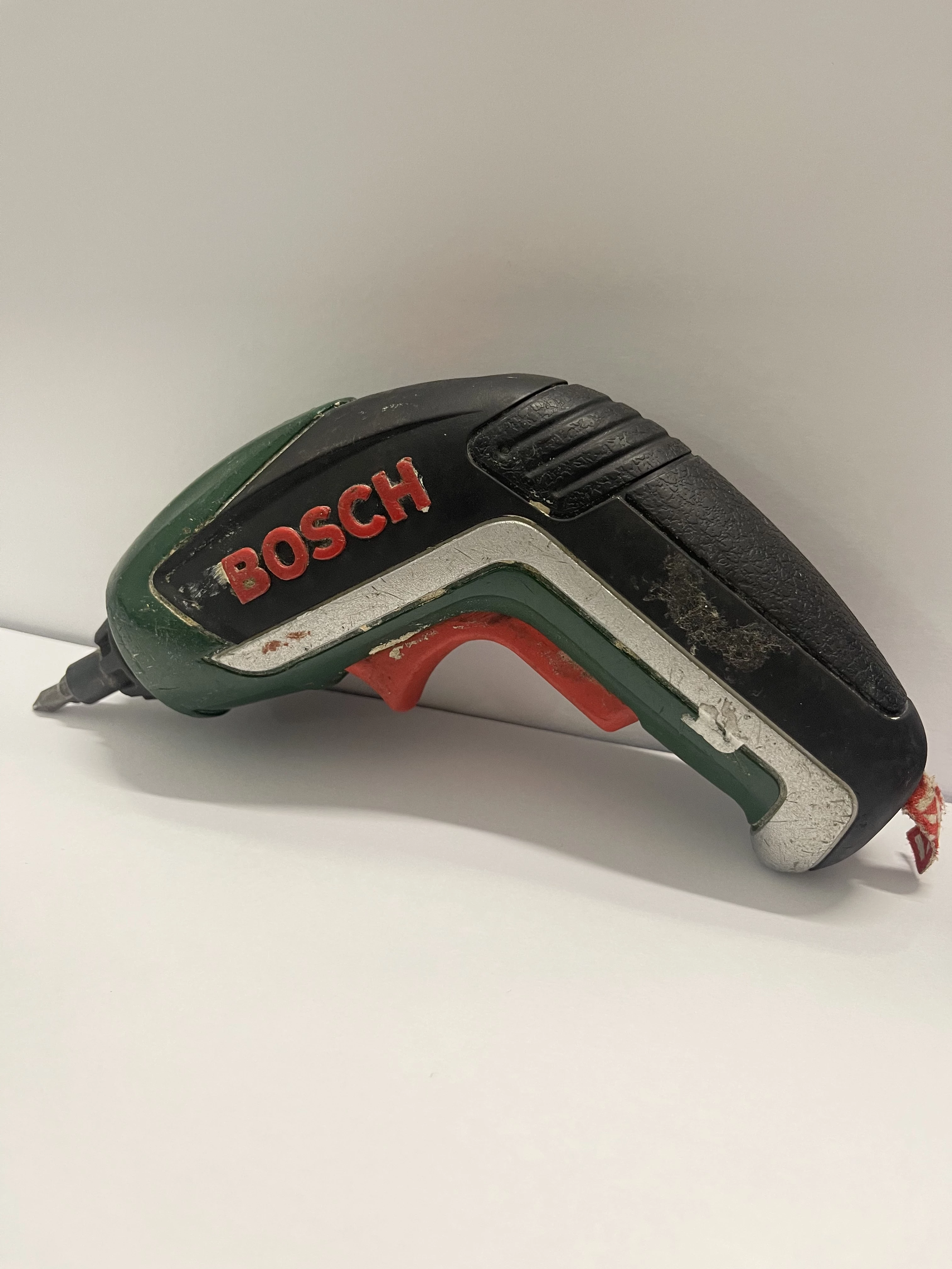 mini-wkretarka-bosch-zasilanie-akumulatorowe