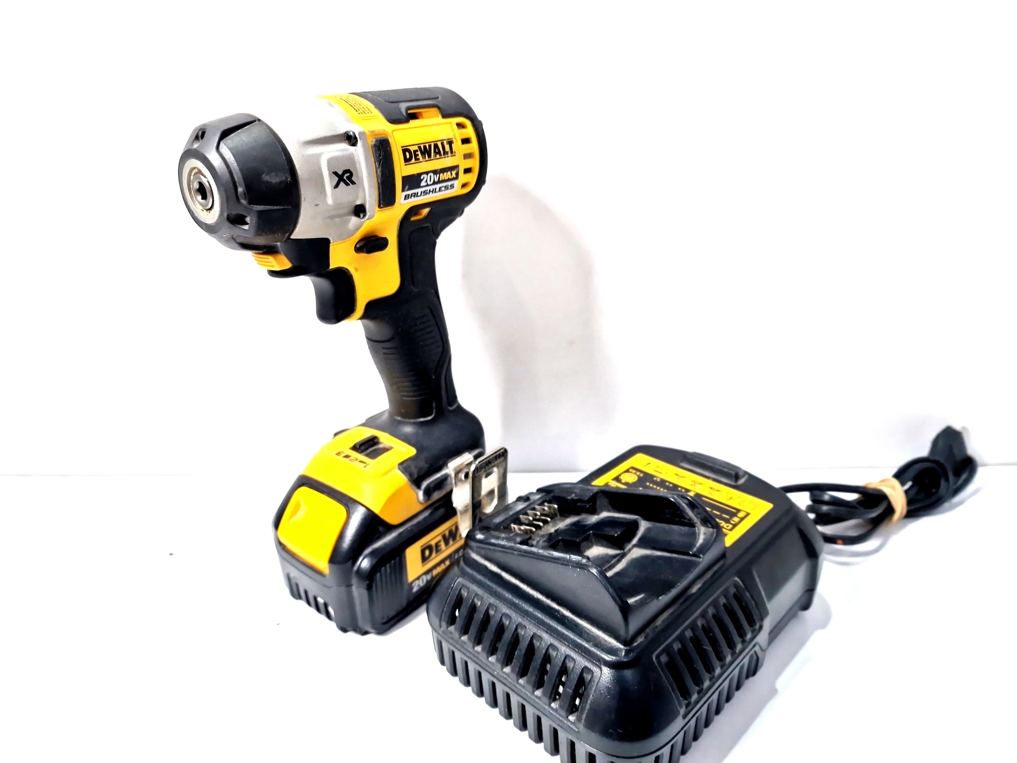 dewalt-dcf895-zakretarka-udarowa-20v-max-stan-uzywany