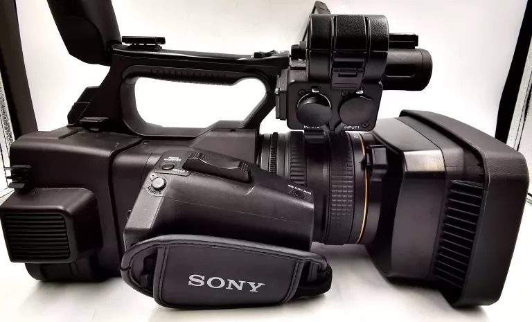 kamera-sony-pxw-z100-4k-przekatna-ekranu-233