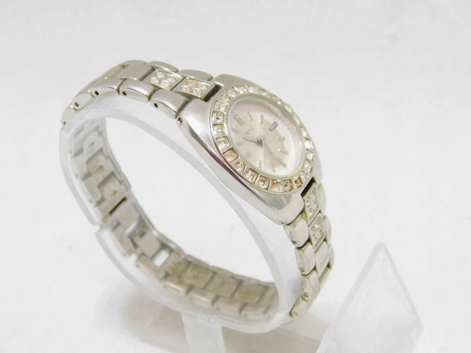 zegarek-next-413281-z-cyrkoniami-srebrny-mechanizm-kwarcowy