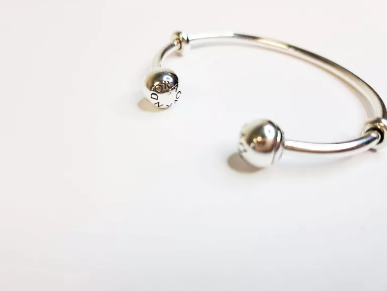 OTWARTA BRANSOLETKA BANGLE PANDORA MOMENTS 10,97G