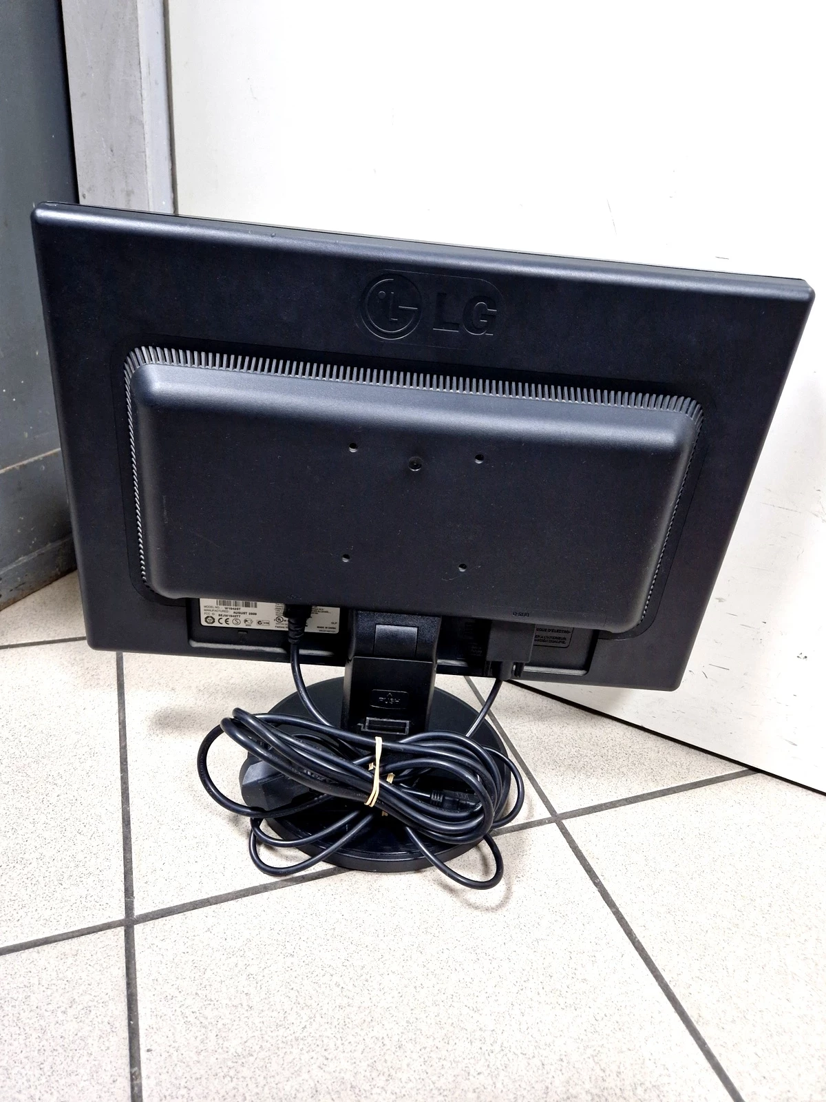 monitor-lg-flatron-w1942s-pf-kable-rodzaj-podswietlania-lcd