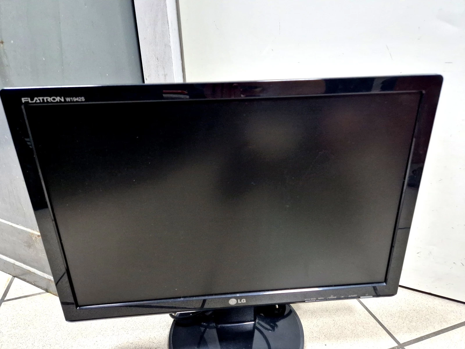 monitor-lg-flatron-w1942s-pf-kable-typ-matrycy-tn