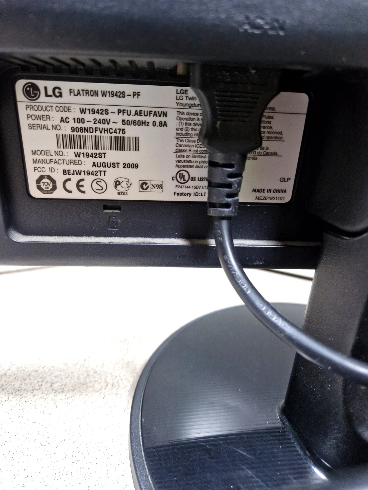 monitor-lg-flatron-w1942s-pf-kable-przekatna-ekranu-cale-19