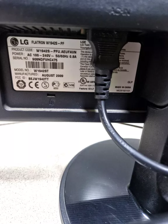 monitor-lg-flatron-w1942s-pf-kable-przekatna-ekranu-cale-19