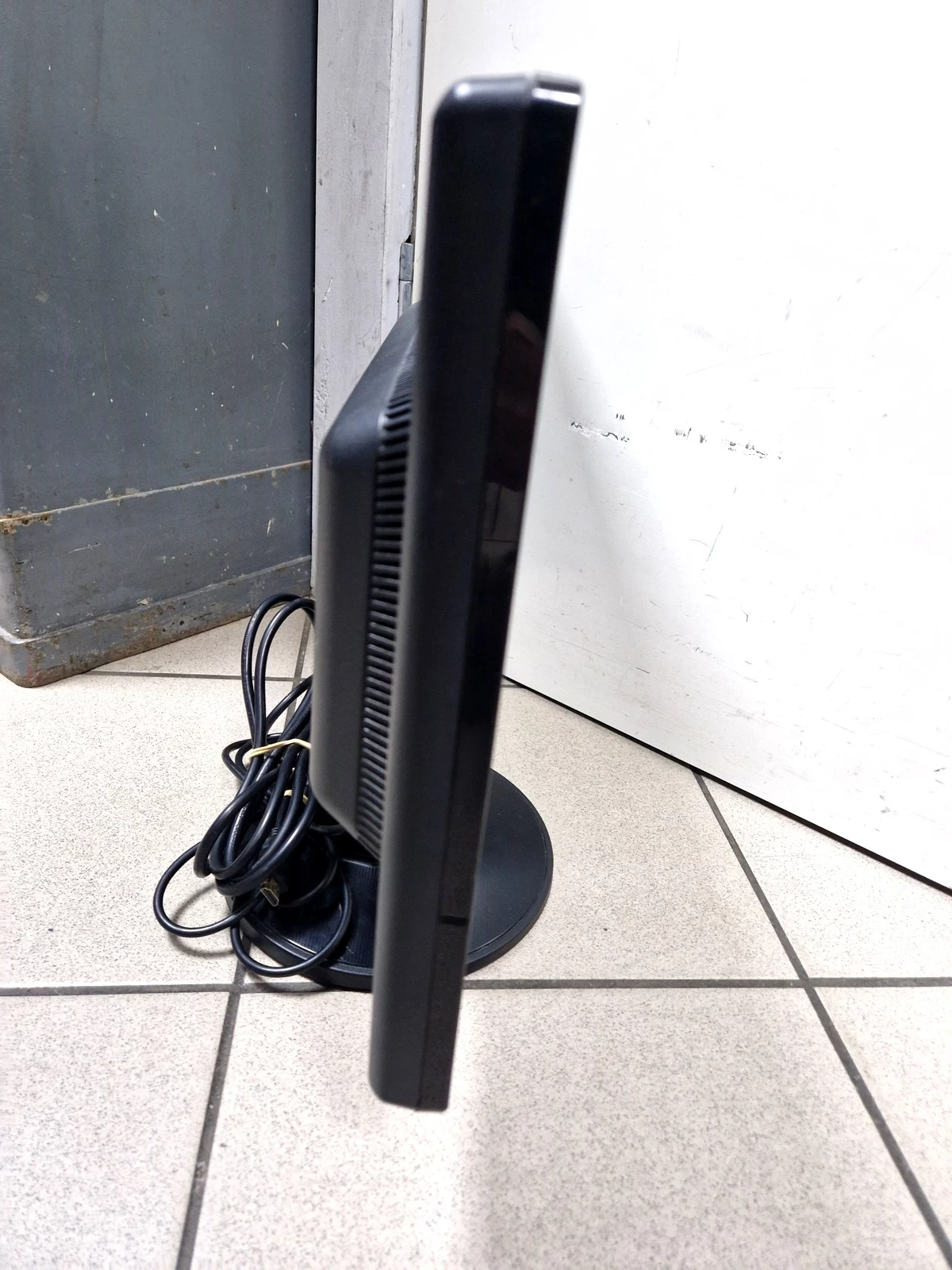 monitor-lg-flatron-w1942s-pf-kable-rozdzielczosc-natywna-1280-x-1024